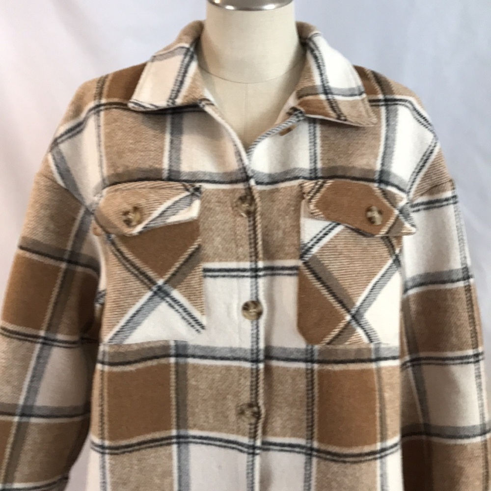 Tan white & black plaid button up fleece work barn shacket Sz L or M oversized - Picture 7 of 11